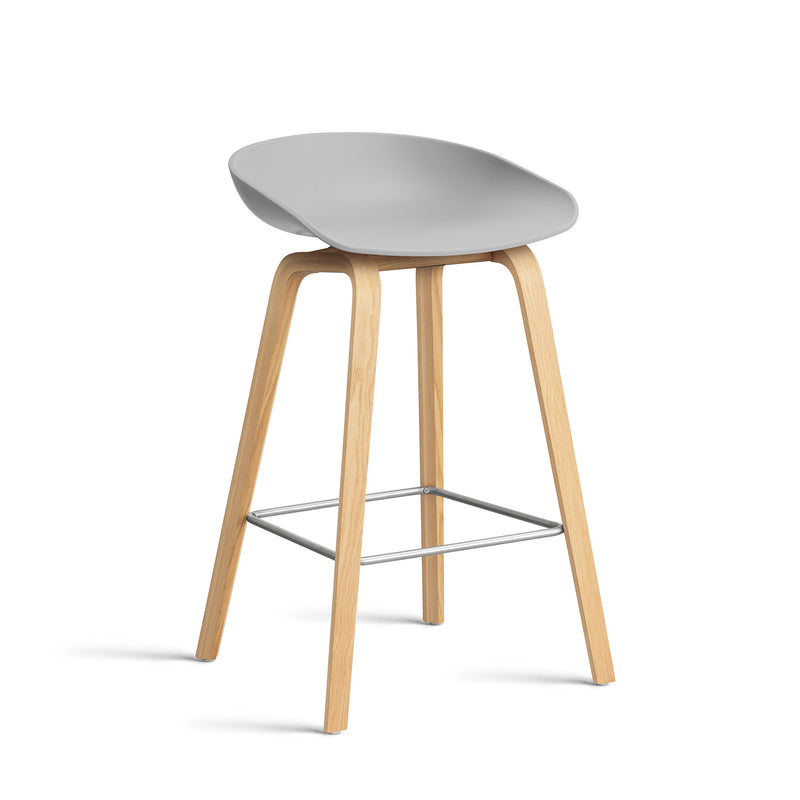 HAY - About A Stool AAS 32 | H 65 cm / concrete grey 2.0 / Eiche lackiert / Edelstahl