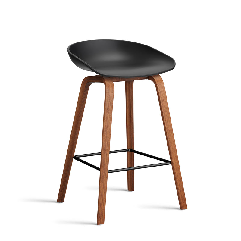 HAY - About A Stool AAS 32 | H 65 cm / black 2.0 / Walnuss lackiert / Stahl schwarz