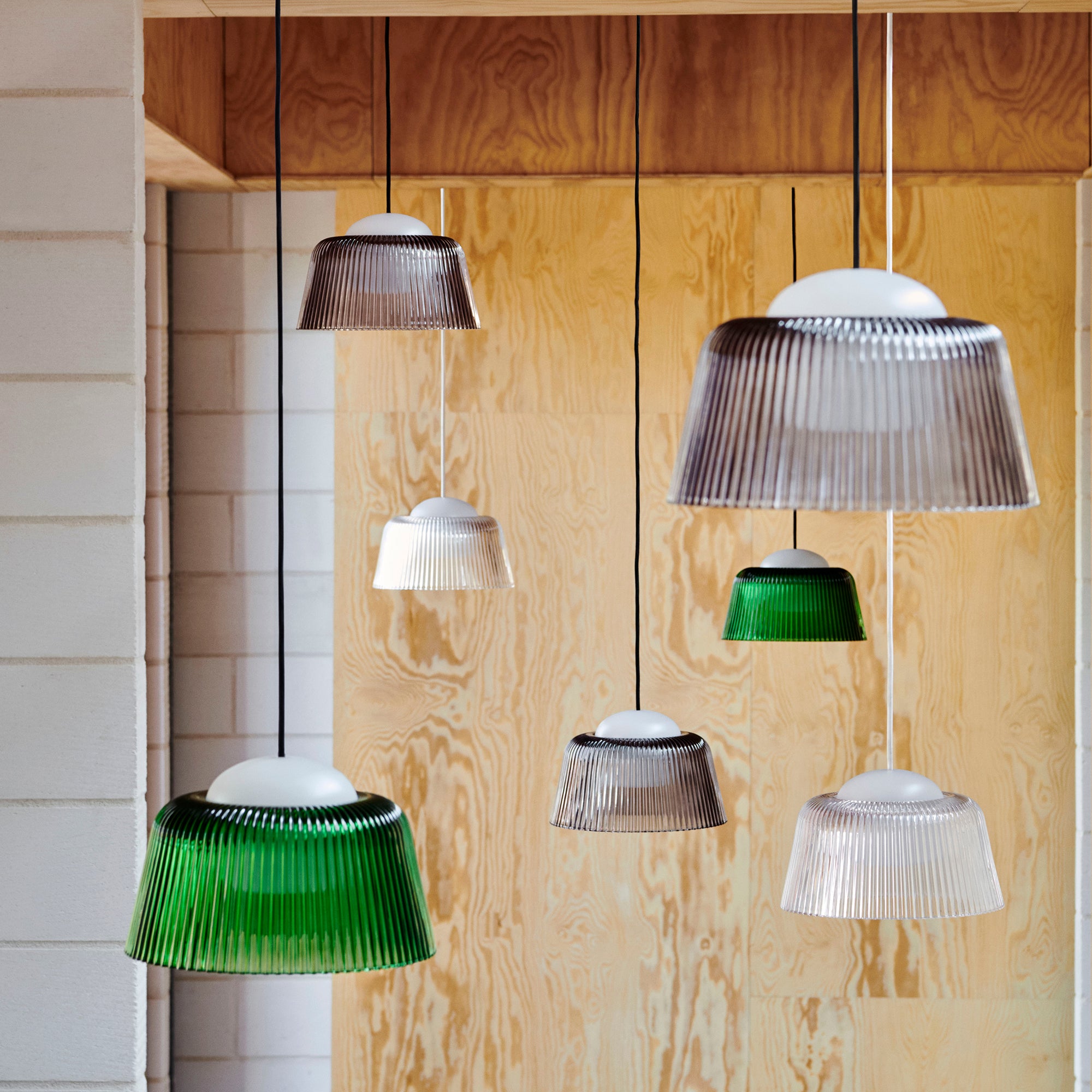 HAY - Brim Pendelleuchte | smoked grey, bottle green, clear