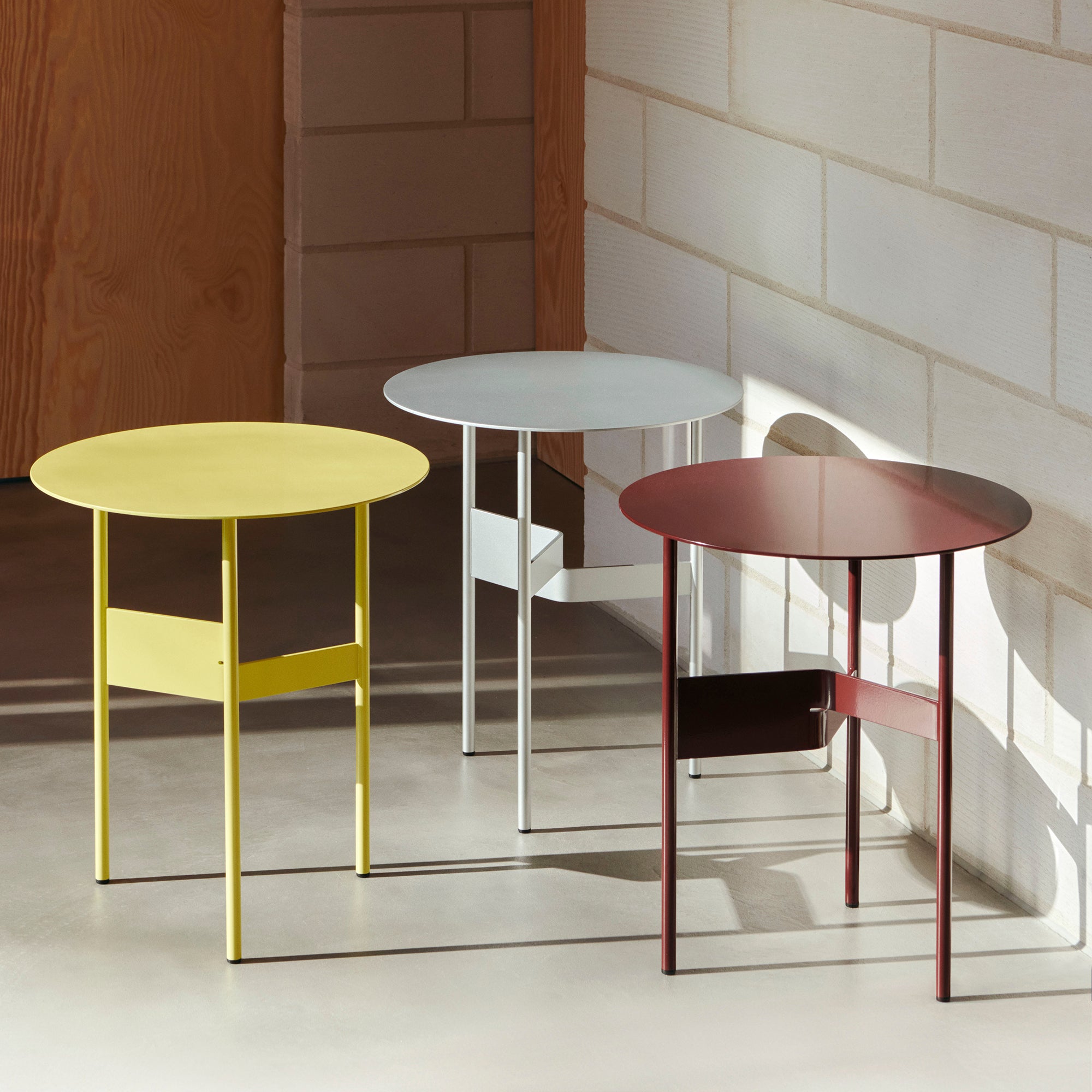 HAY - Shim Beistelltisch | Ø 45 cm / bordeaux, Ø 45 cm / custard, Ø 45 cm / silver grey, Ø 54 cm / schwarz, Ø 54 cm / eggshell