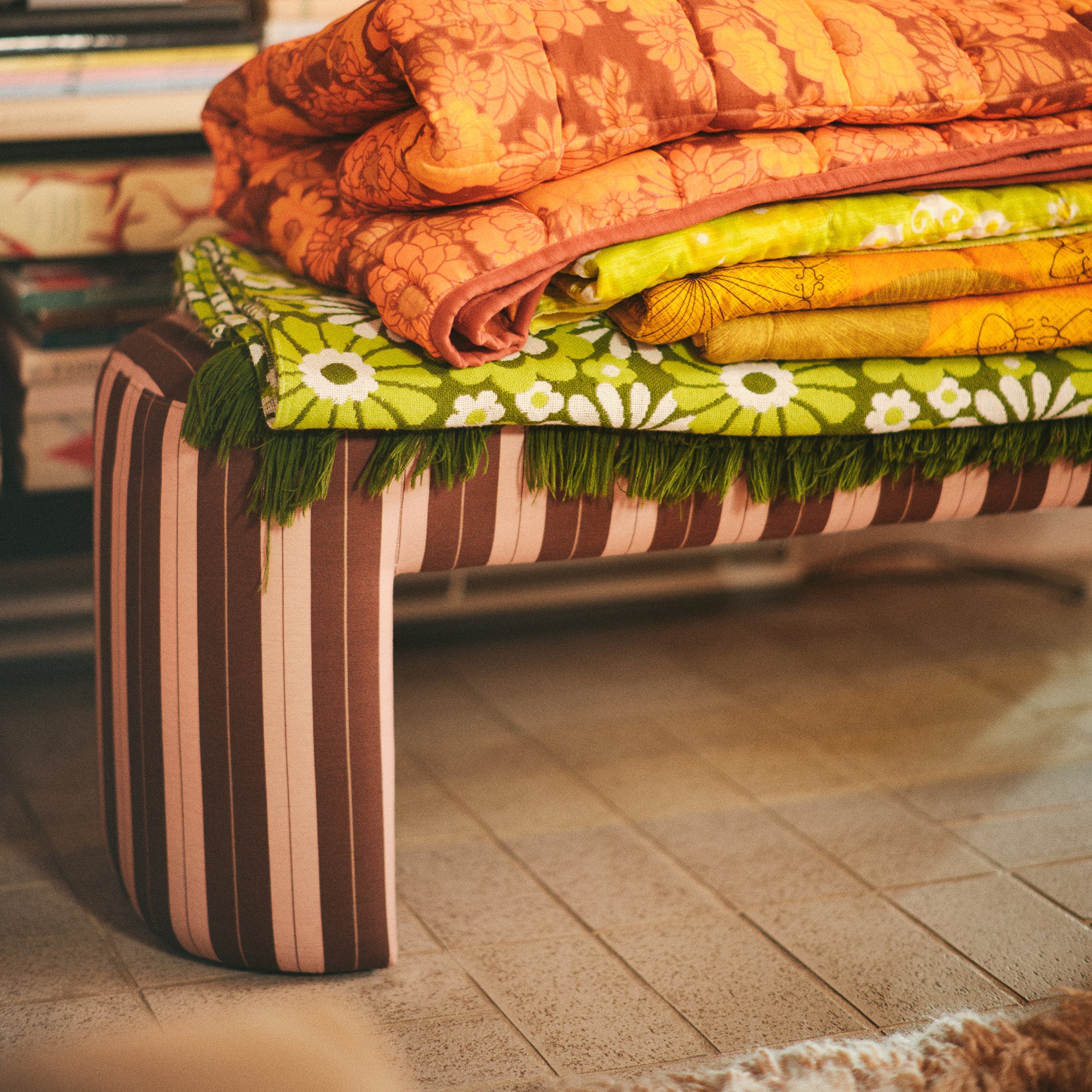 HKliving - Lobby Bank