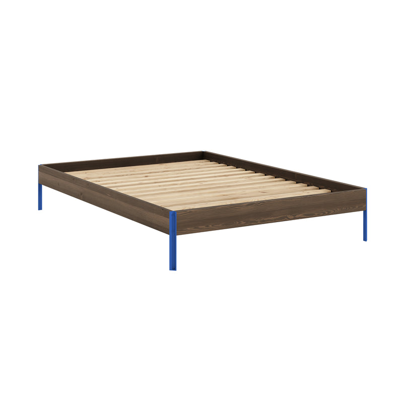 Karup Design - Core Bett | 140 x 200 cm / Kiefer carobbraun / vivid blue