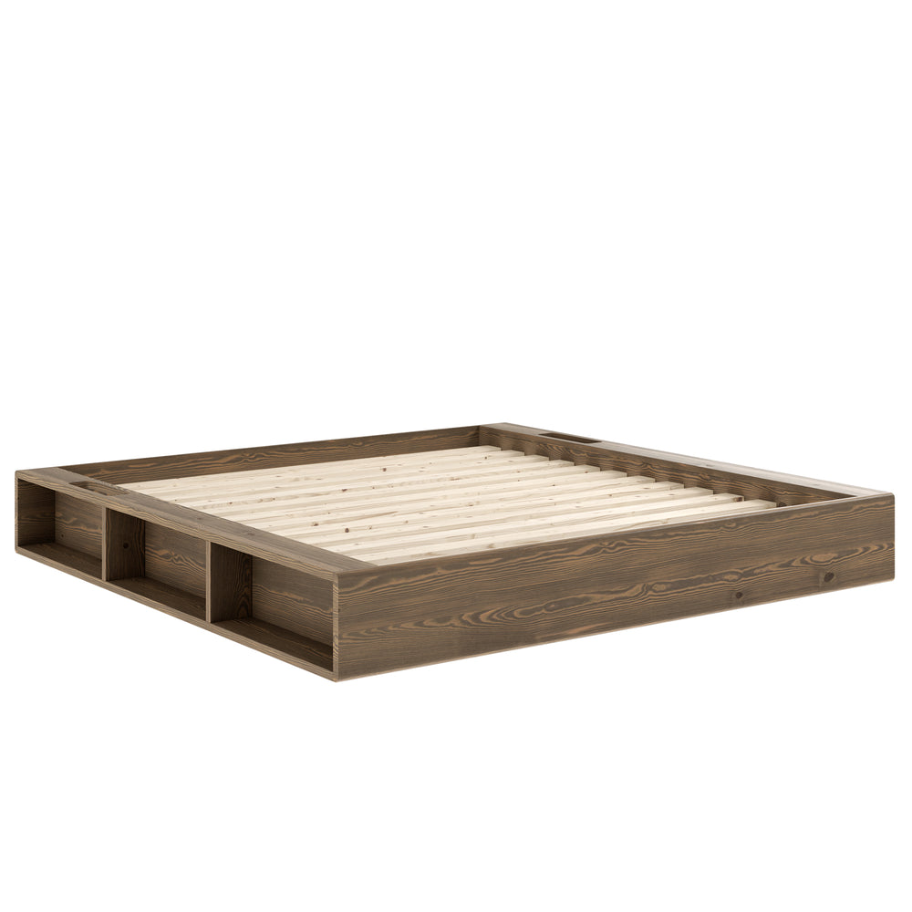 Karup Design - Ziggy Bettgestell mit Lattenrost und Aufbewahrung | 180 x 200 cm / 106 Carob brown lacquered