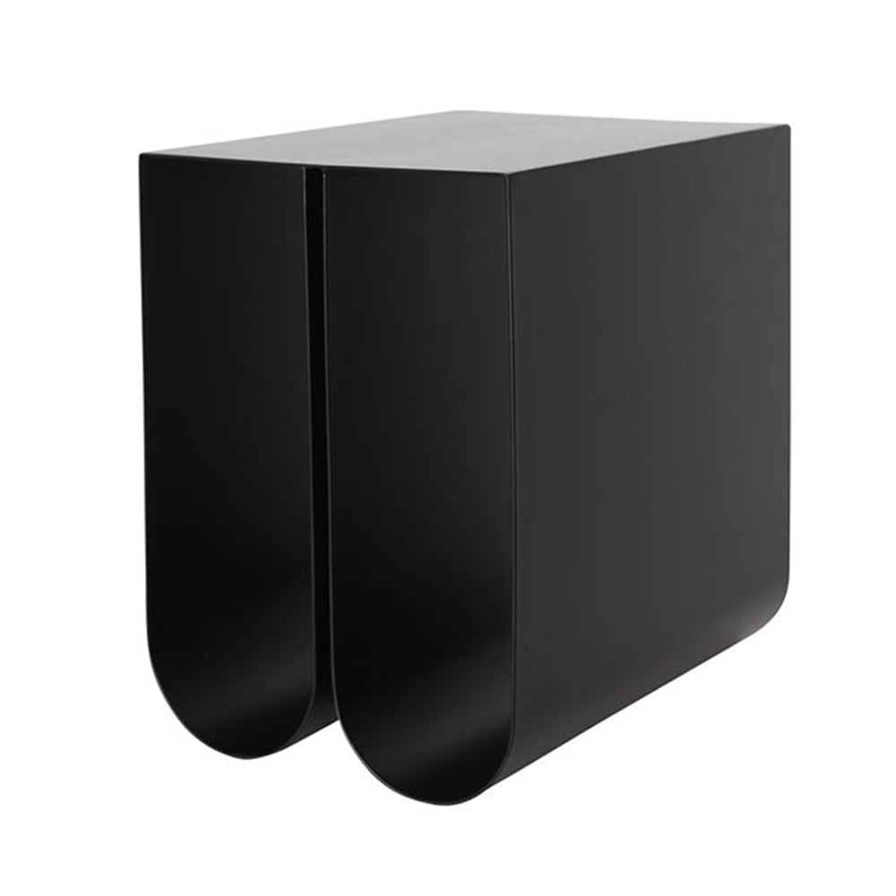 Kristina Dam Studio - Curved Beistelltisch | schwarz