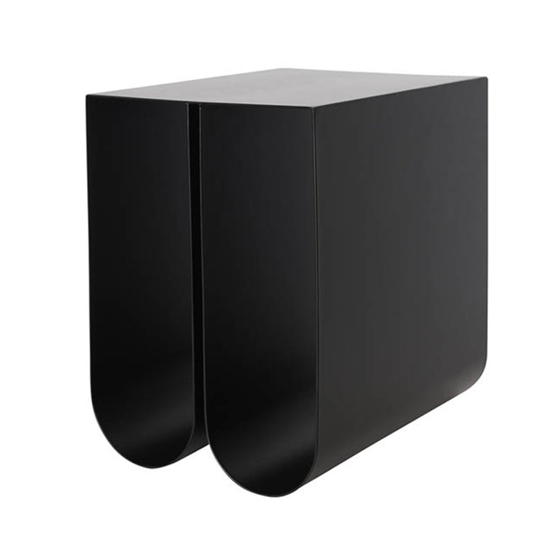 Kristina Dam Studio - Curved Beistelltisch | schwarz