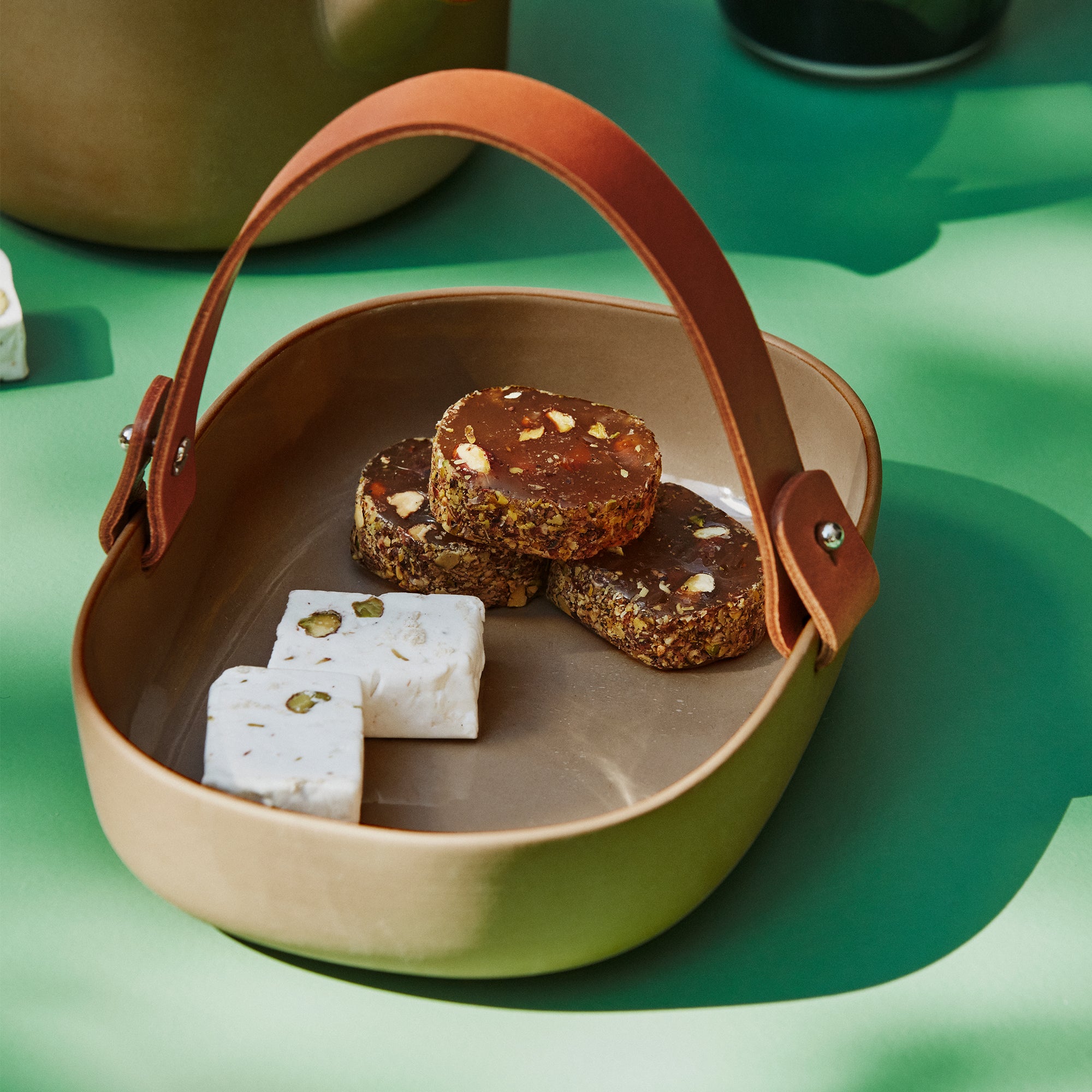 Marimekko - Oiva Servierschale mit Ledergriff
