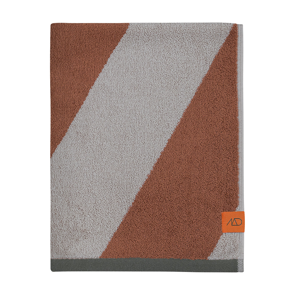 Mette Ditmer - Diagonal Badetuch | brick