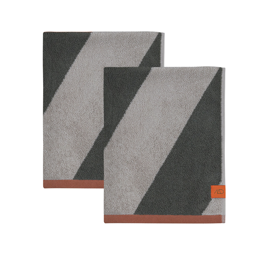Mette Ditmer - Diagonal Gästehandtuch | dark olive