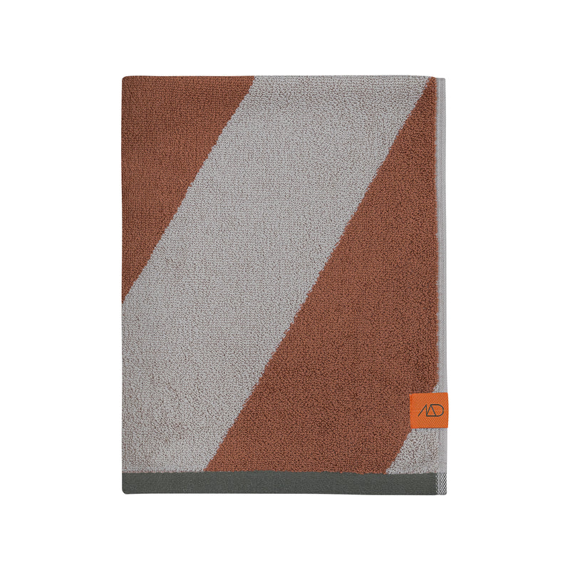 Mette Ditmer - Diagonal Handtuch | brick
