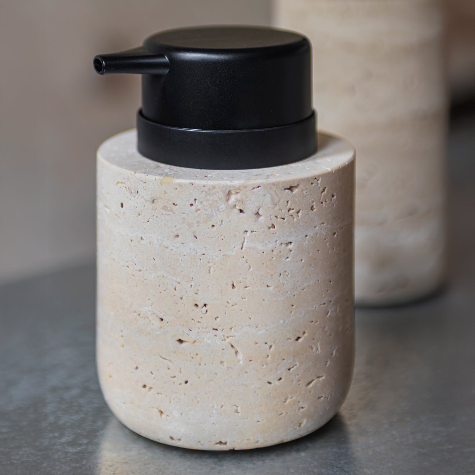 Mette Ditmer - Travertine Seifenspender | low