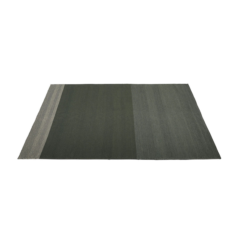 Muuto - Varjo Teppich | 170 x 240 cm / dunkelgrün