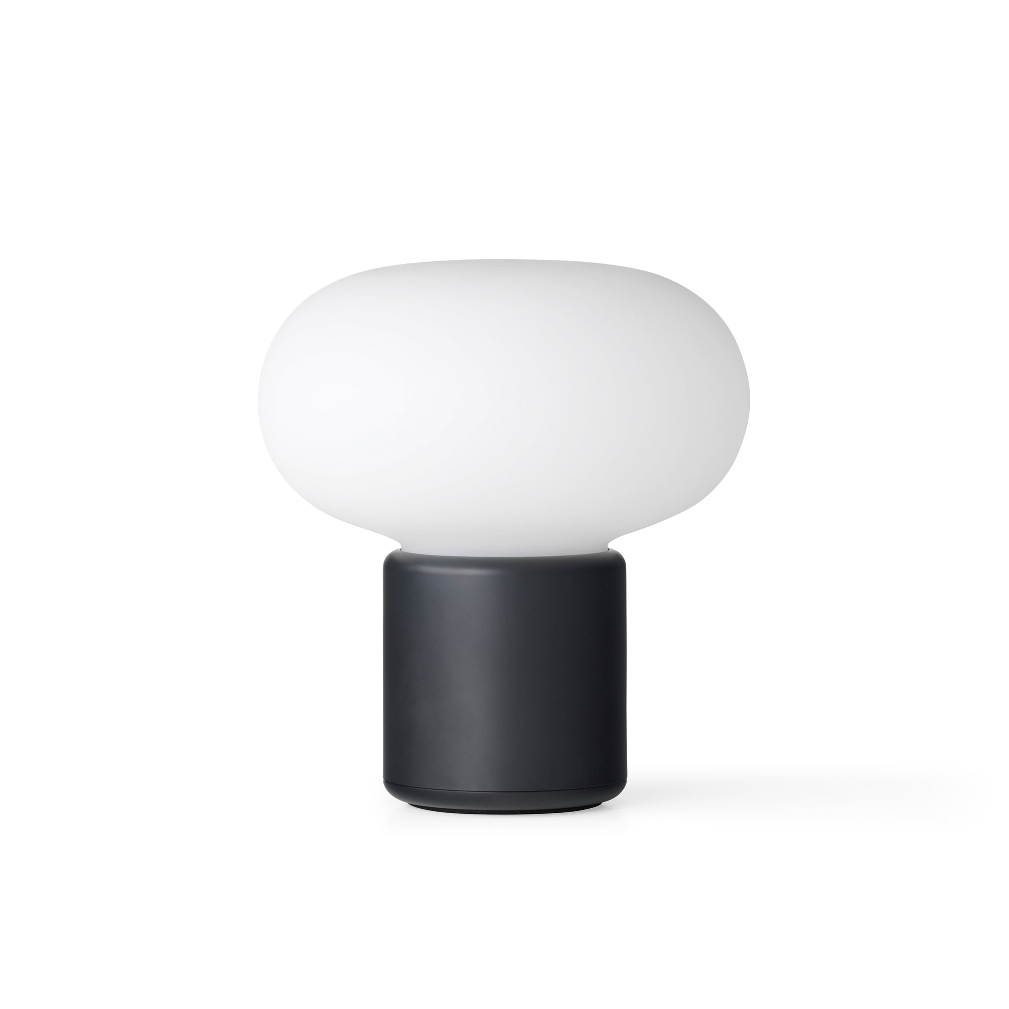 New Works - Karl-Johan Portable LED Tischleuchte | cold black