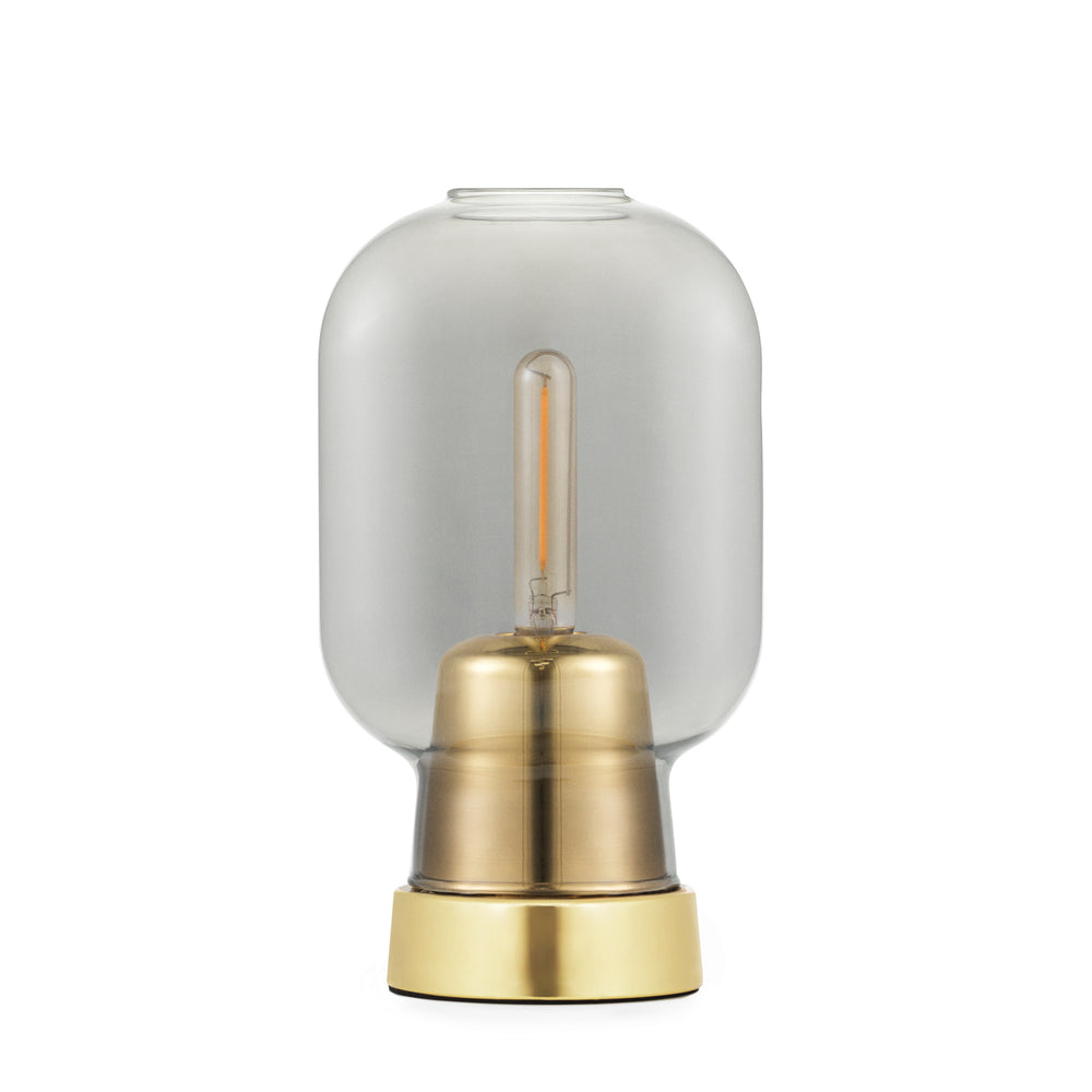 Normann Copenhagen - Amp Tischleuchte | rauch/messing