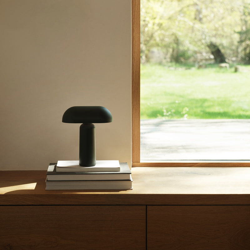 Normann Copenhagen - Porta LED Akku-Tischleuchte | grün