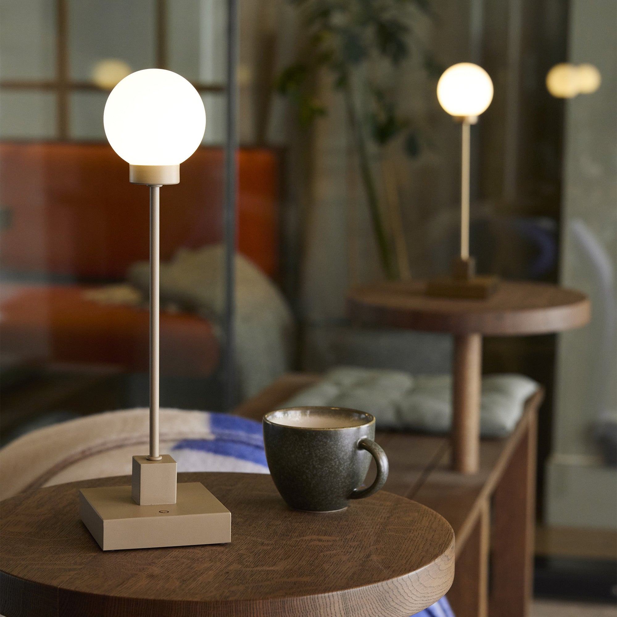 Northern - Snowball LED Tischleuchte mit Akku | graubeige