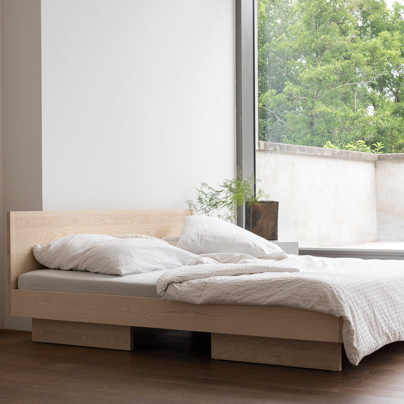 OUT Objekte unserer Tage - Zians Bett | mit Kopfteil / Eiche / 180 x 200 cm