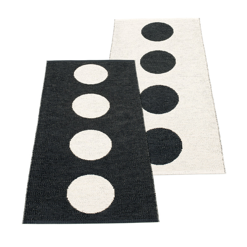 Pappelina - Vera Wendeteppich (70 cm) | 70 x 150 cm / black/vanilla
