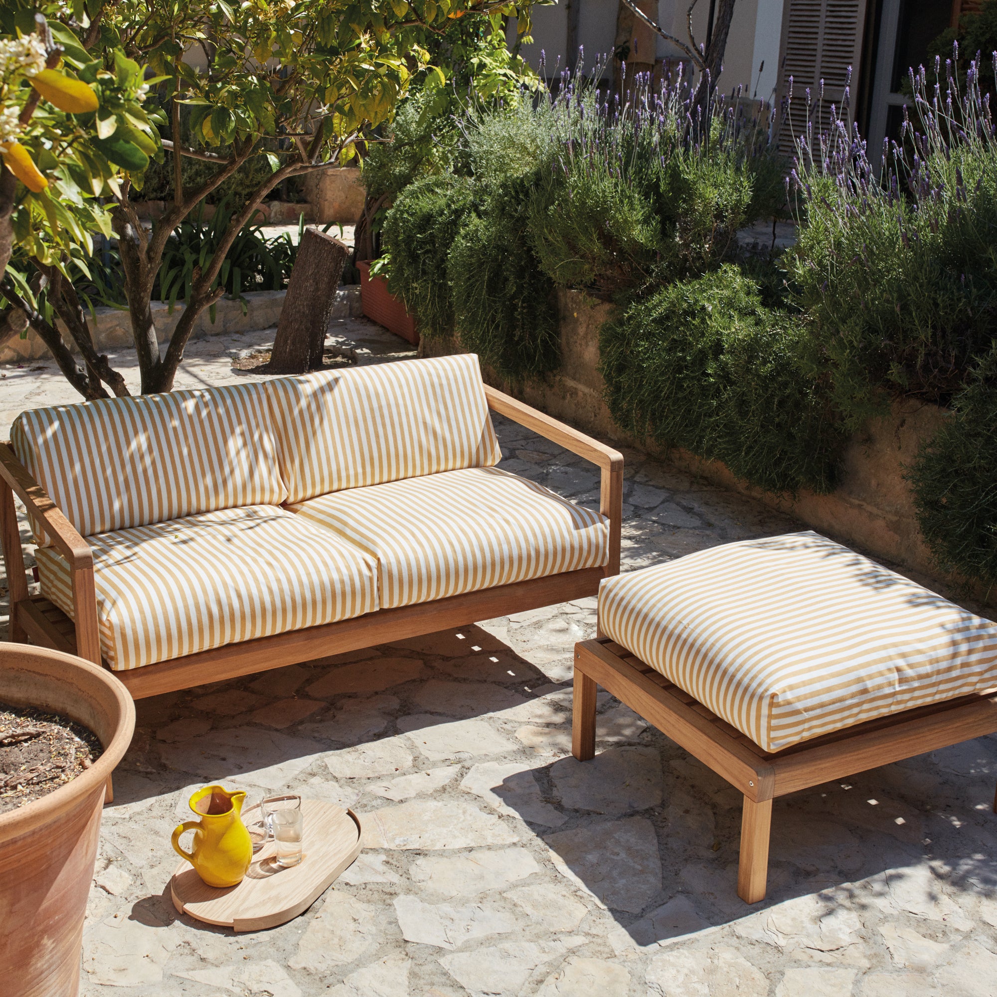 Fritz Hansen - Skagerak Virkelyst Sofa | goldgelb gestreift / 3-Sitzer