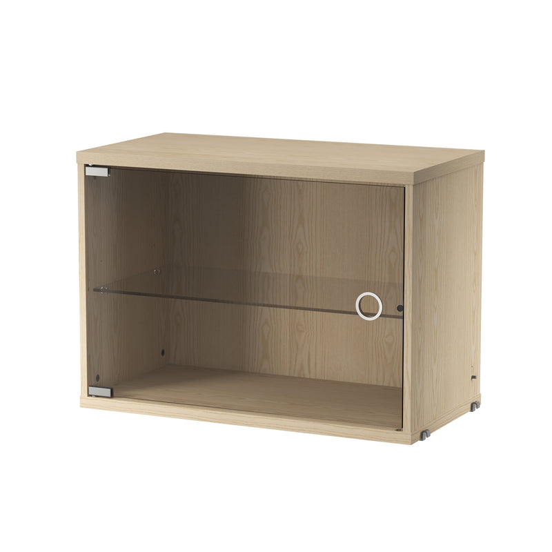 String - Vitrine mit Glasschwingtür | Esche