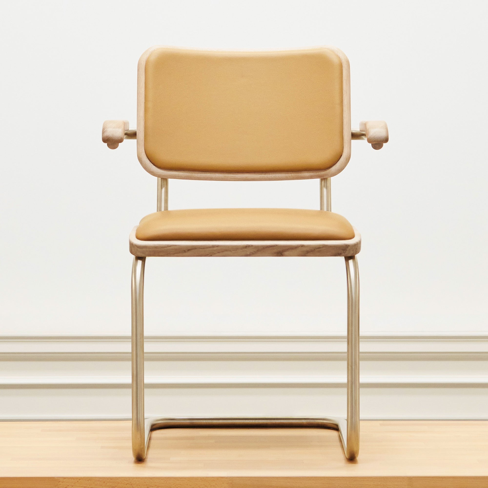 Thonet - JS. THONET by Jil Sander S 64 Freischwinger | Leder light caramel / Eiche weiß pegmentiert / Nickelsilver