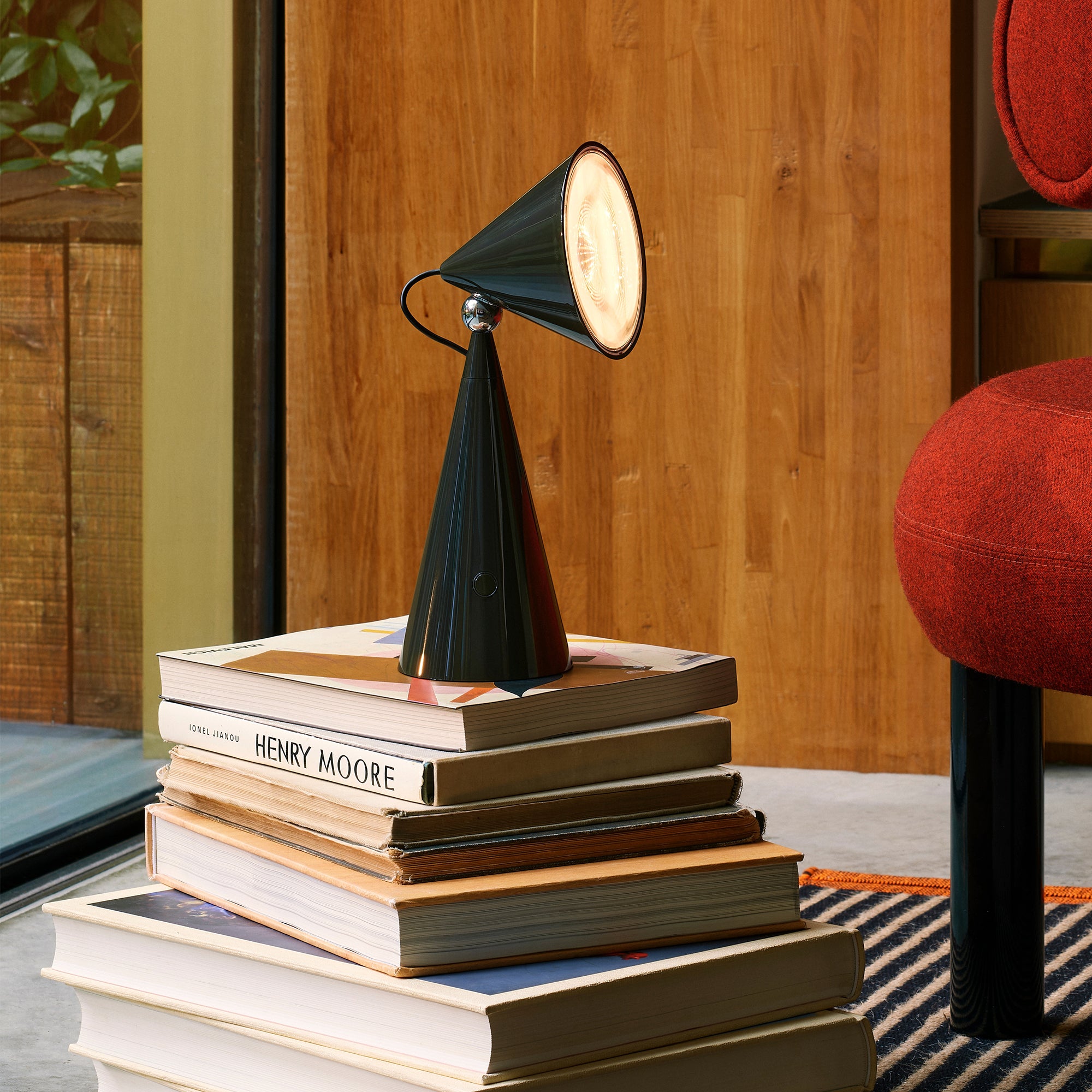 Tom Dixon - Pose LED Tischleuchte mit Akku | kelp