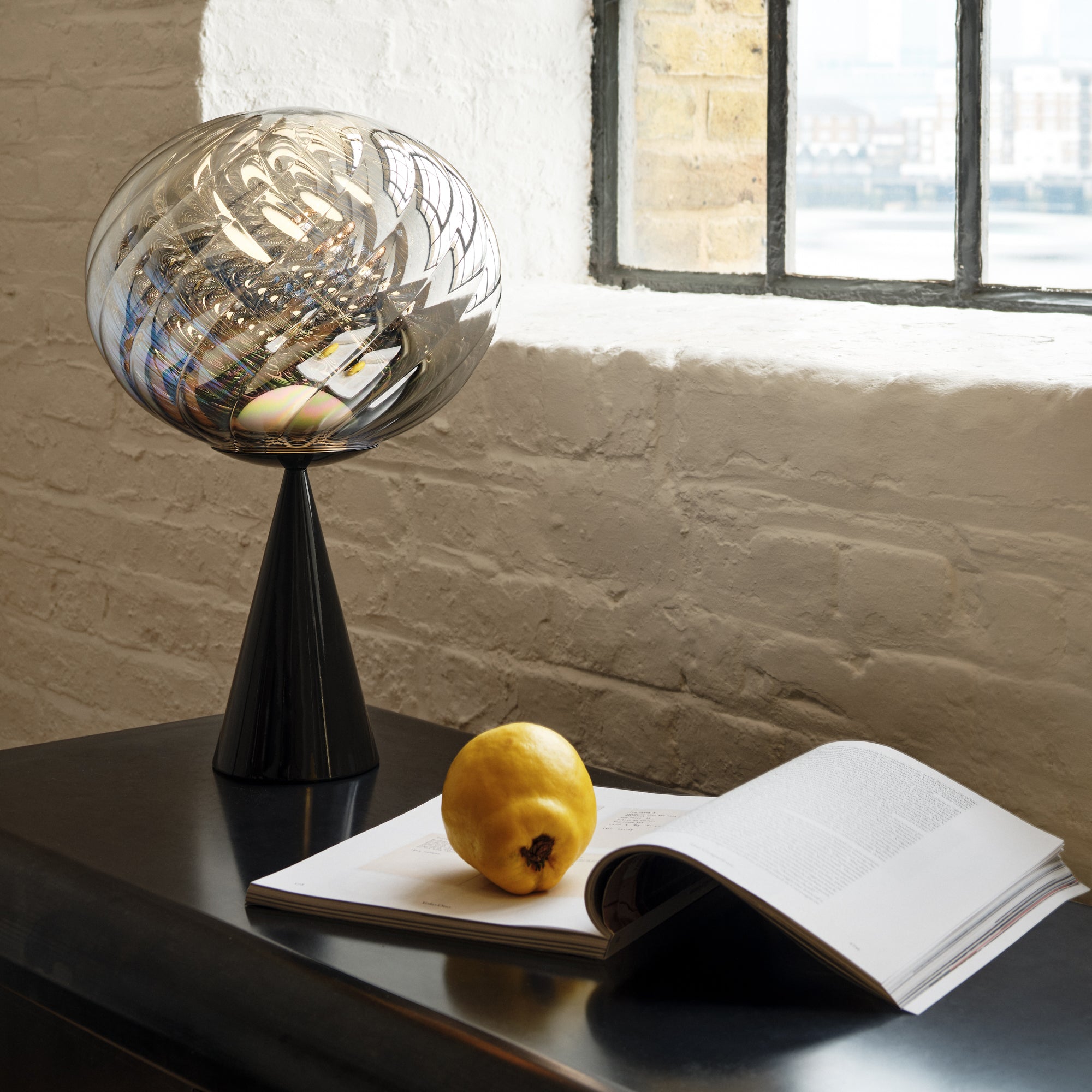 Tom Dixon - Whirl Cone Fat LED Tischleuchte | silber/schwarz