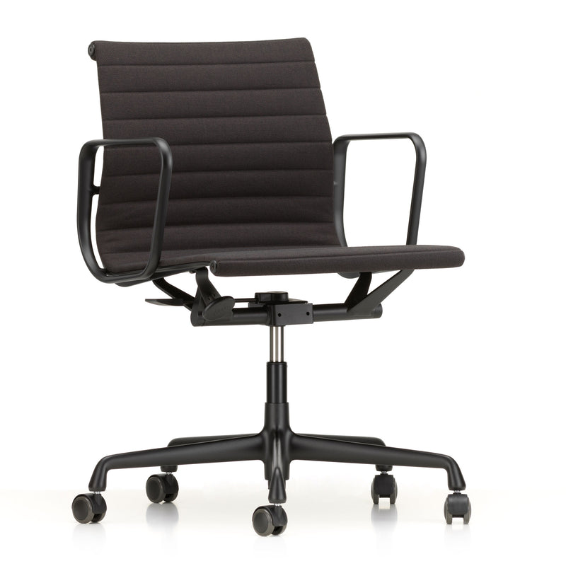 Vitra - Aluminium Chair EA 117 Bürodrehstuhl | tiefschwarz