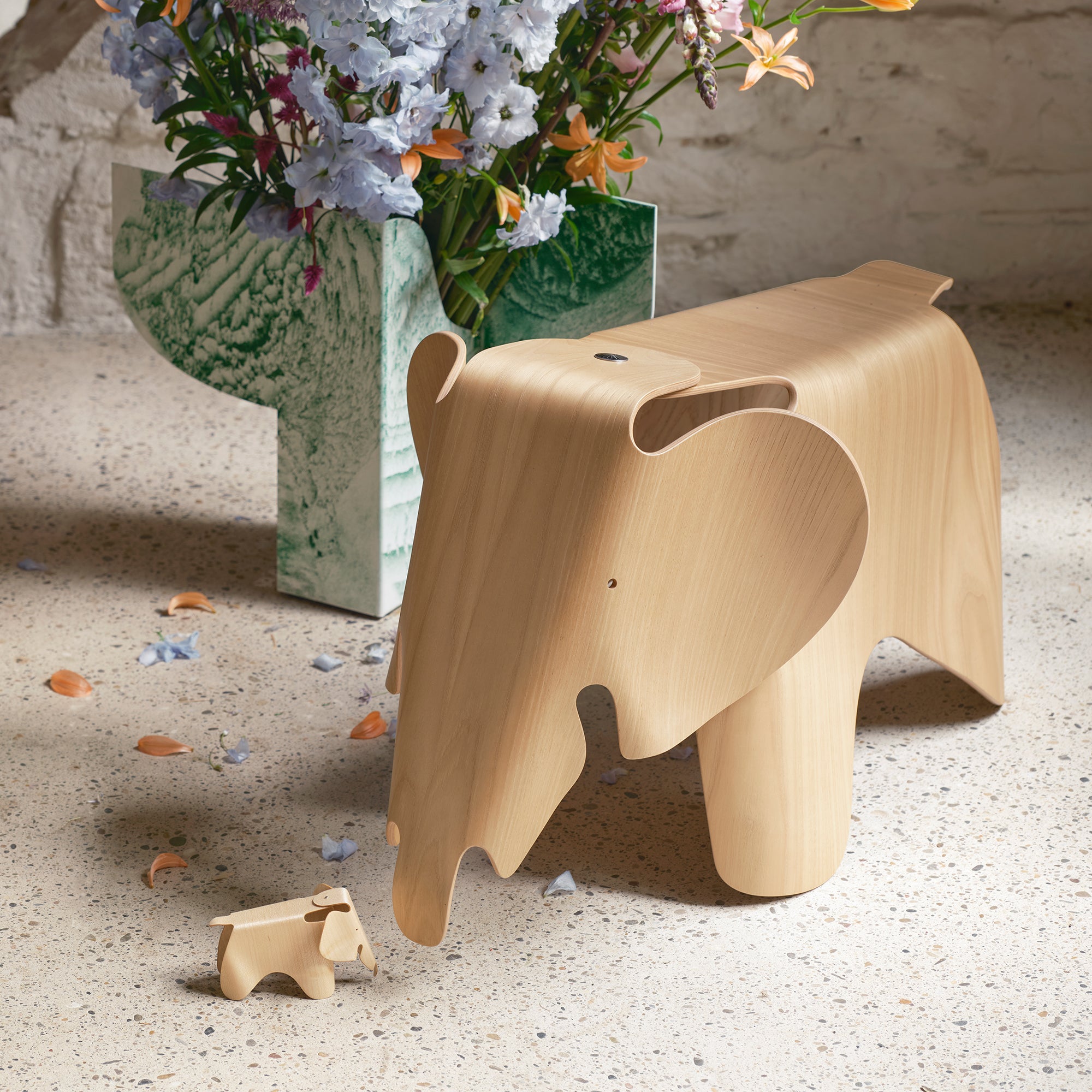 Vitra - Eames Elephant Plywood | Kastanie natur