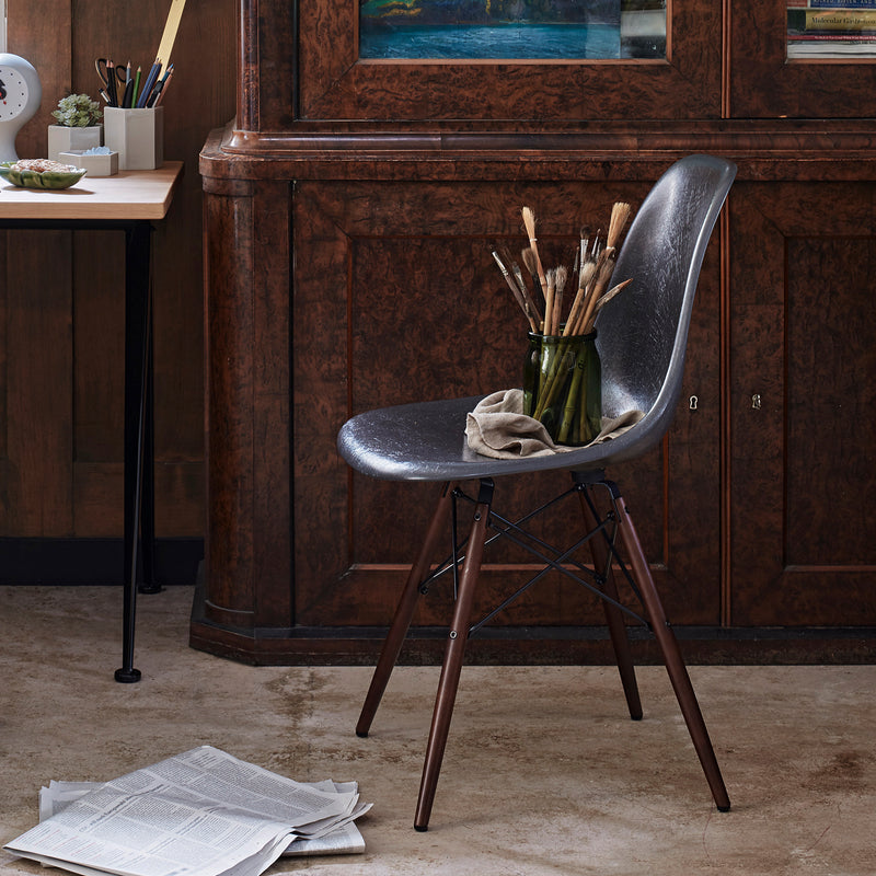 Vitra - Eames Fiberglass Side Chair DSW