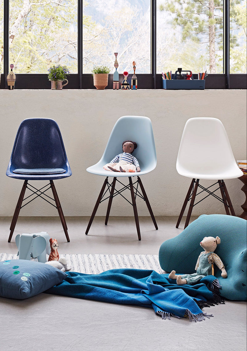 Vitra - Eames Fiberglass Side Chair DSW