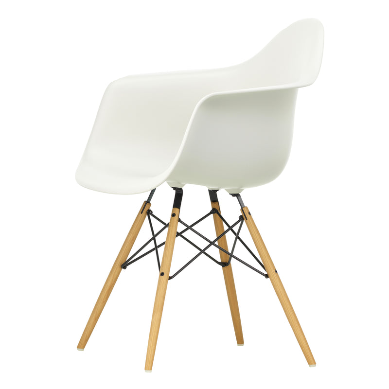 Vitra - Eames Plastic Armchair DAW RE | weiß RE / Esche honigfarben