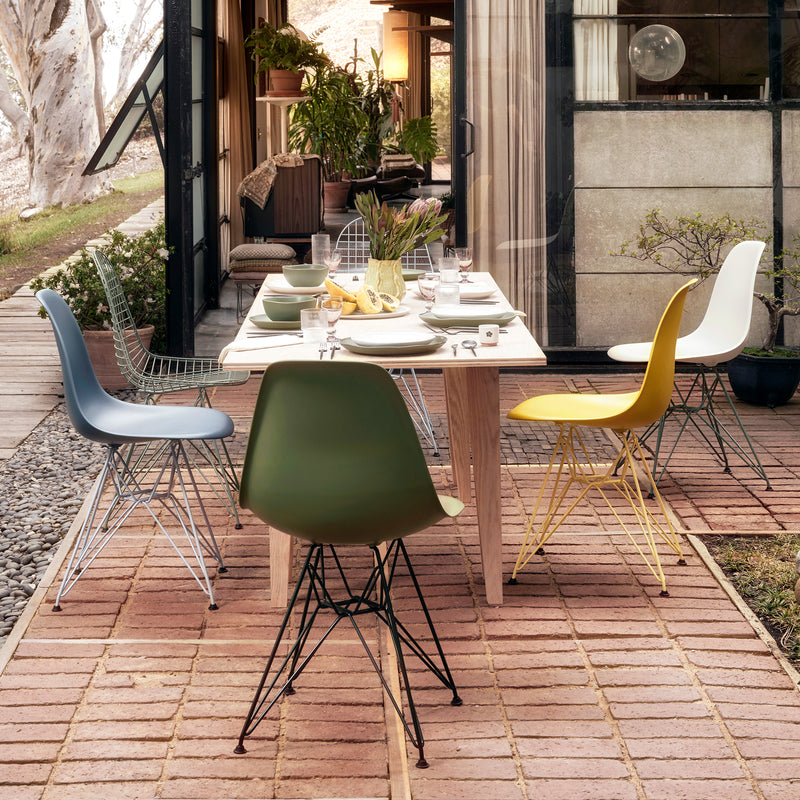 Vitra - Eames Plastic Side Chair DSR RE
