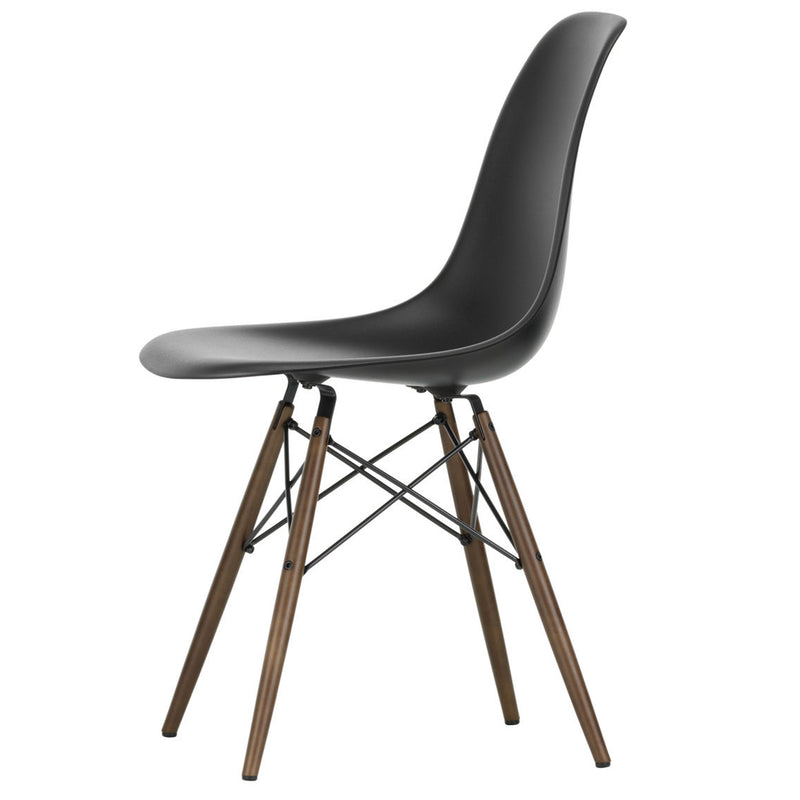 Vitra - Eames Plastic Side Chair DSW RE | tiefschwarz RE / Ahorn dunkel 