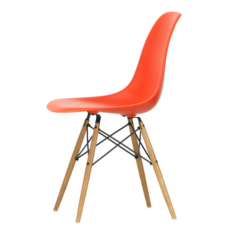 Vitra - Eames Plastic Side Chair DSW RE | poppy red RE / Esche honigfarben