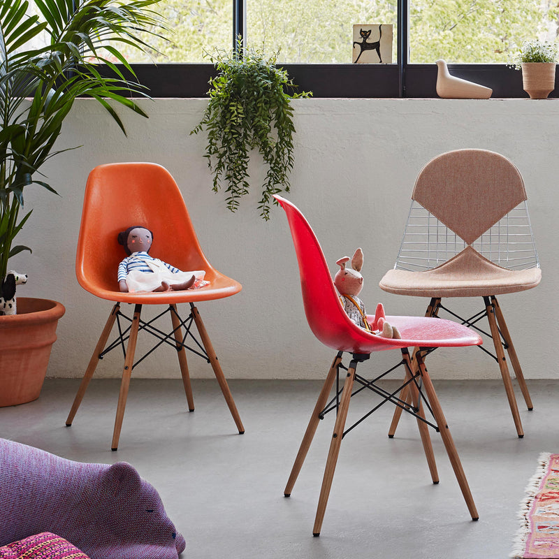 Vitra - Eames Fiberglass Side Chair DSW