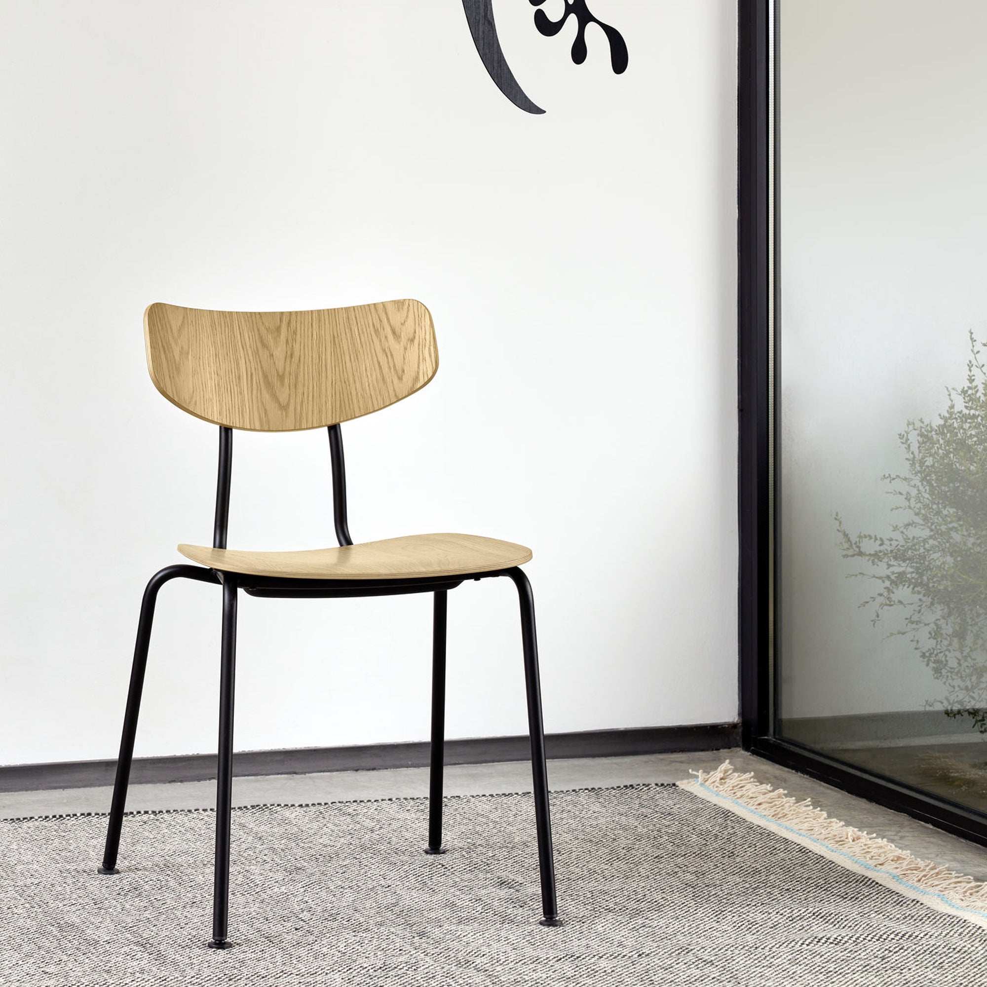 Vitra - Moca Stuhl | Filzgleiter / schwarz / Eiche natur