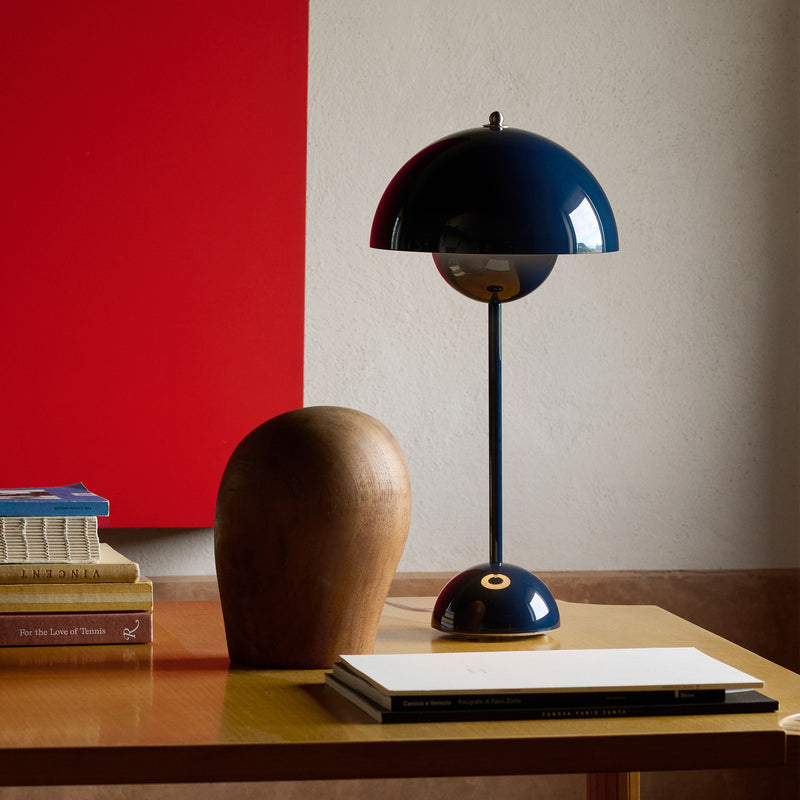 &amp;Tradition - FlowerPot Tischleuchte VP3 | stahlblau