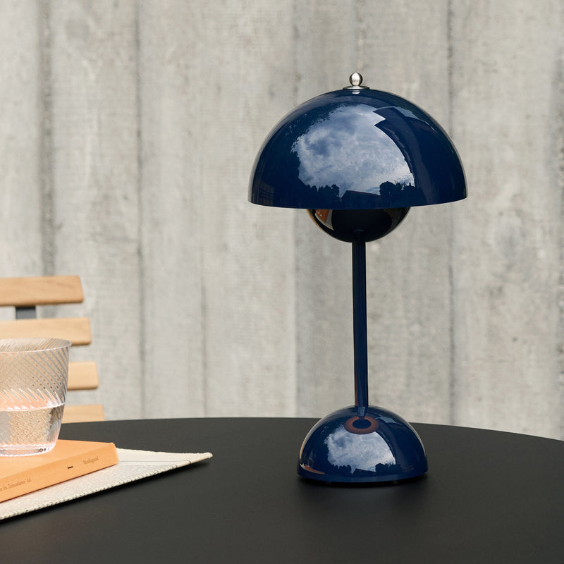 &amp;Tradition - Flowerpot Akku Tischleuchte VP9 | stahlblau