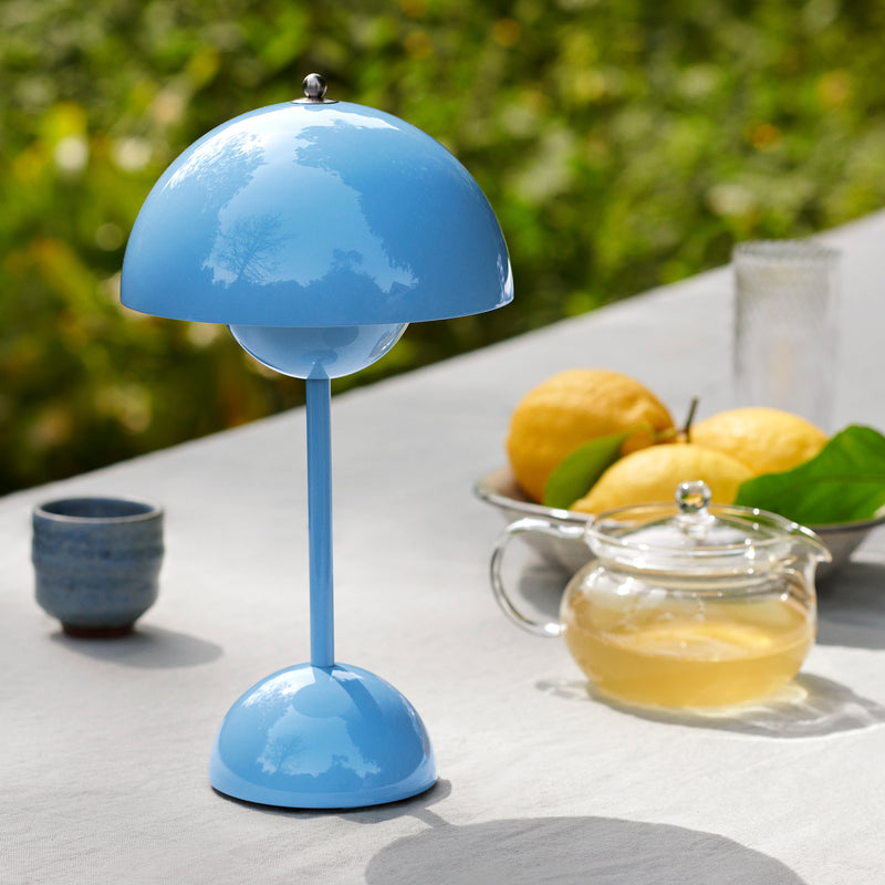 &amp;Tradition - Flowerpot Akku Tischleuchte VP9 | swim blau