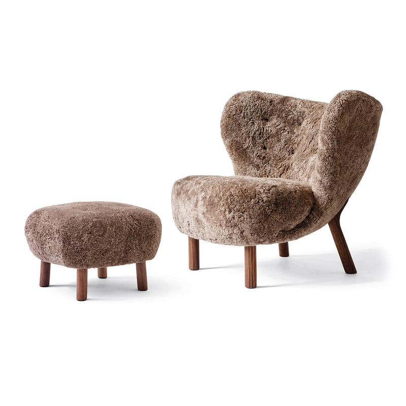 &amp;Tradition - Little Petra Lounge Chair | Schaffell Sahara / Incl. Pouf ATD1 / Walnuss
