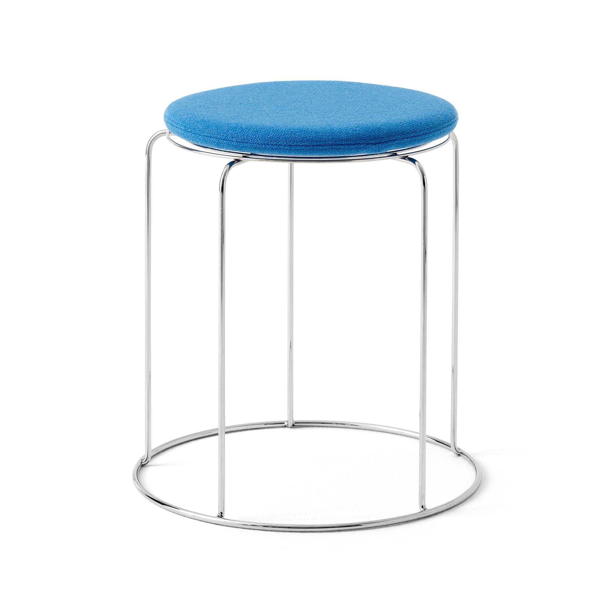 &amp;Tradition - Wire Hocker mit Sitzauflage VP11 | blau (Kvadrat Hallingdal 723)