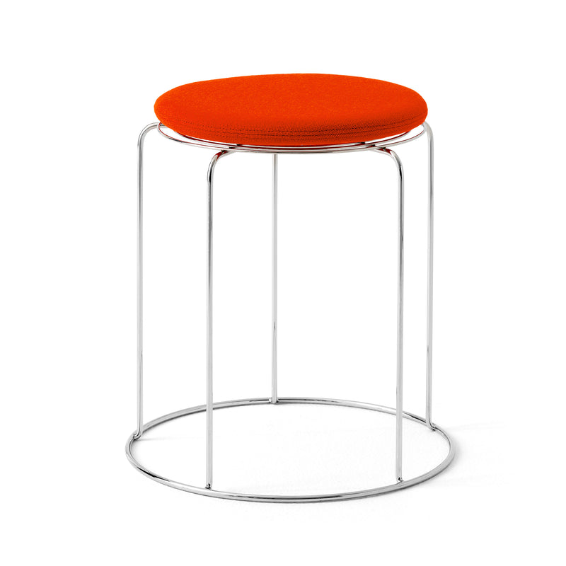 &amp;Tradition - Wire Hocker mit Sitzauflage VP11 | rotorange (Kvadrat Hallingdal 600)