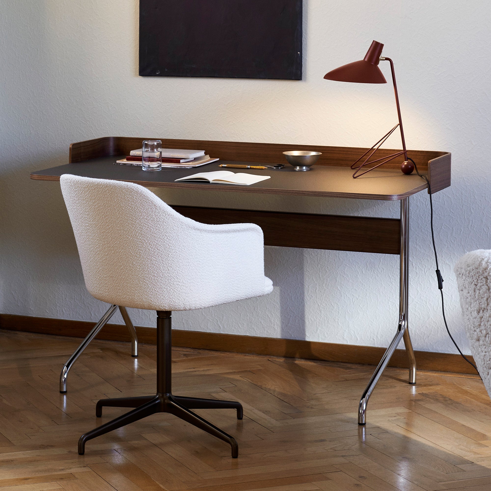 &amp;Tradition - Pavilion AV17 Schreibtisch mit Umrandung