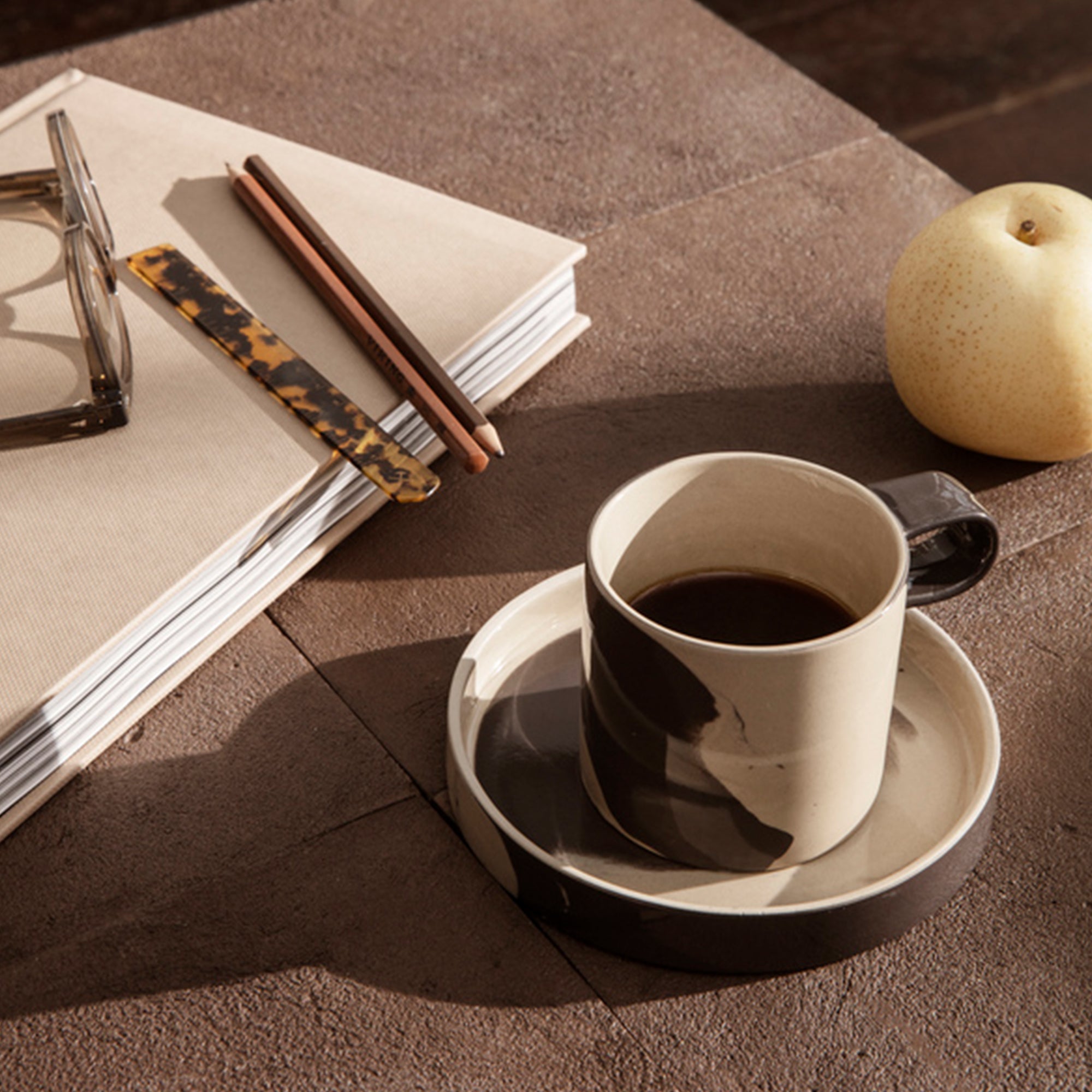Ferm Living - Inlay Steinzeug Becher mit Teller