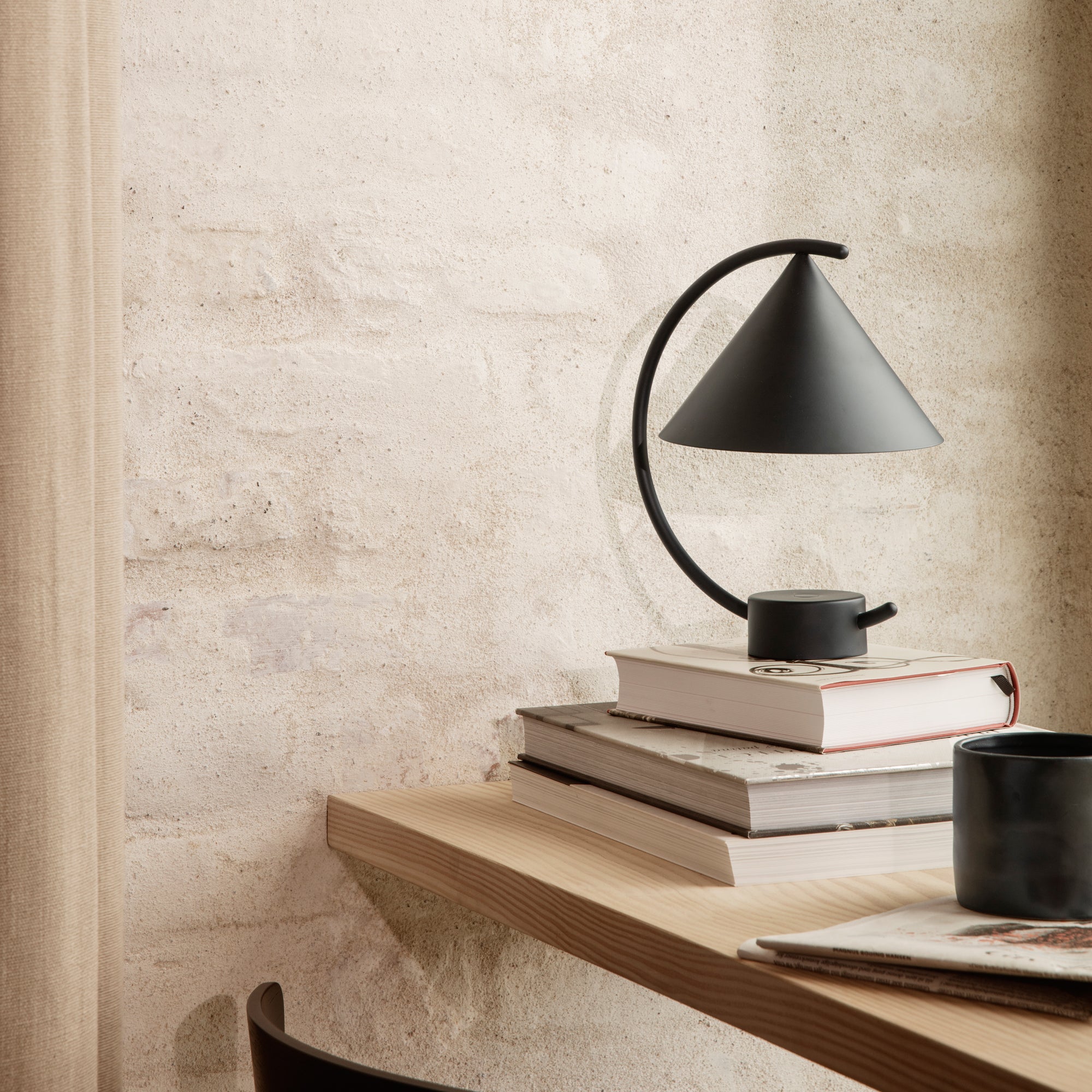 Ferm Living - Meridian Akku LED-Tischleuchte | schwarz