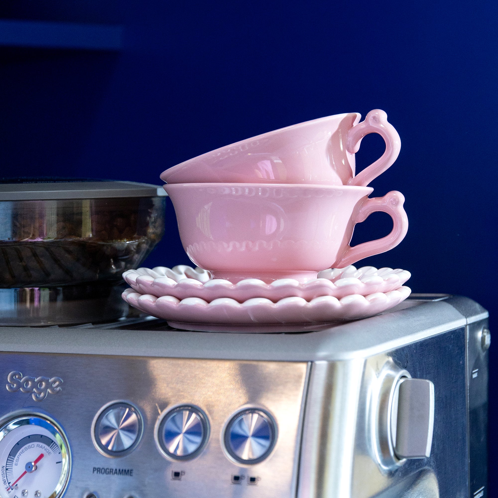 &amp;klevering - Whip Tasse mit Untertasse | pink